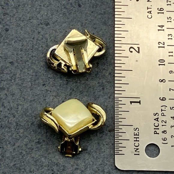 Clip On Earrings Pearl White Diamond Silver Swirl Retro Vintage Soft Girl Glam - Picture 4 of 5